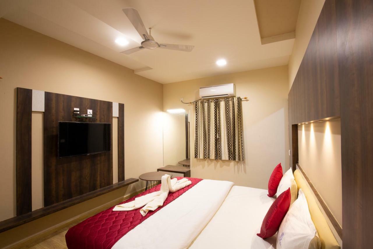 Ponnis Hotel Palni Exterior photo